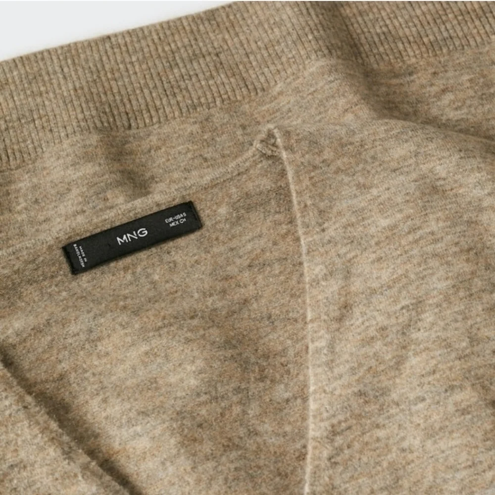 MANGO Oversized v-neck sweater - Picture 3 of 7